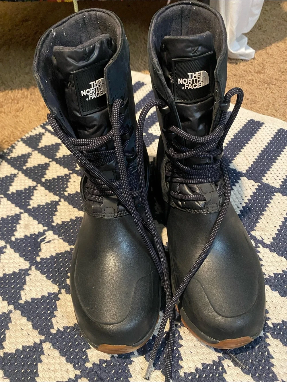 EUC TNF Yukiona Mid Boot